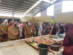 Asisten II Ferli Yuledi dan Kepala Dinas Kesehatan Tuba Fatoni, Sidak di Pasar Putri Agung Menggala