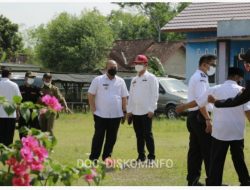 Kadis Kominfo Dampingi Bupati Penyerahan Bansos Untuk Anak Yatim Piatu