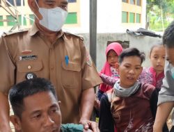 Laily Kepala Tiyuh Ikut Serta Mengawal Vaksin Door to Door