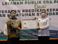 Ombudsman RI Berikan Bupati Winarti Penghargaan Sebagai Kabupaten Terbaik 