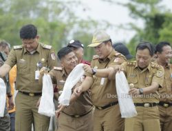 Bupati Winarti Diwakili Sekda Tuba Ir Anthoni MM Hadiri Restocking 1 juta Ekor Benih Ikan Endemik di Perairan Kuala Dente Teladas